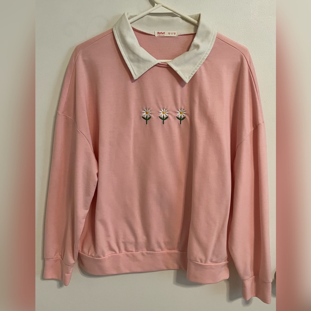 Pink Collared Sweatshirt with Embroidered Daisies - Size M